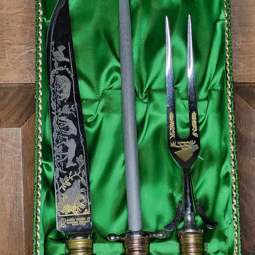 Elegant Carving Set with Wooden Handles - Picture 9 of 11